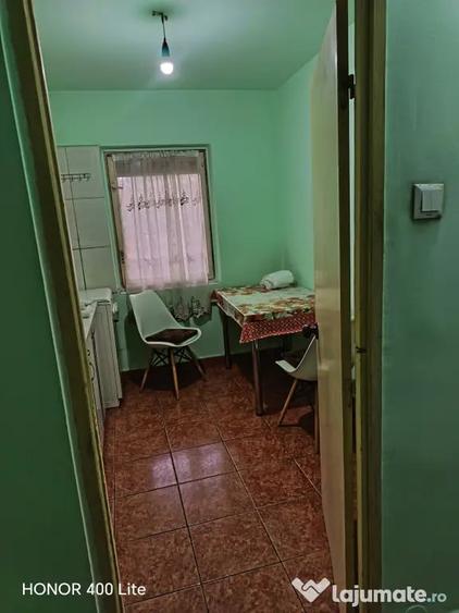 Apartament cu 4 camere decomandat în Mihai Bravu