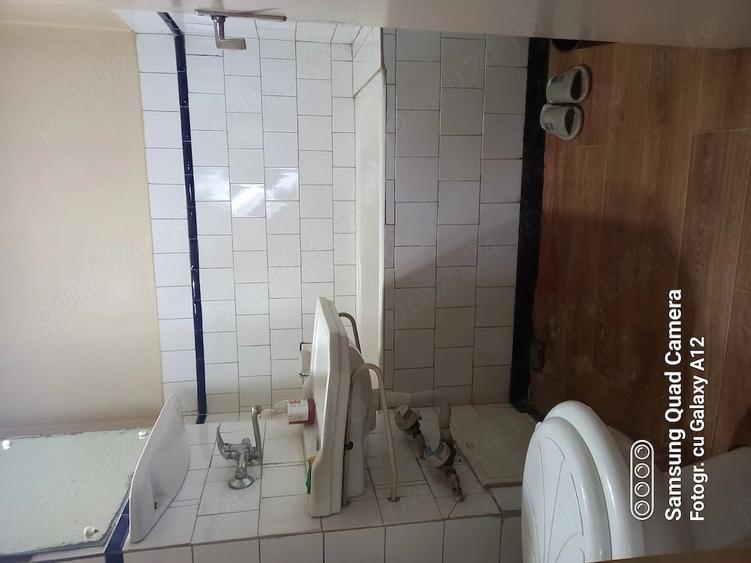 Apartament cu 3 camere semidecomandat în Cina