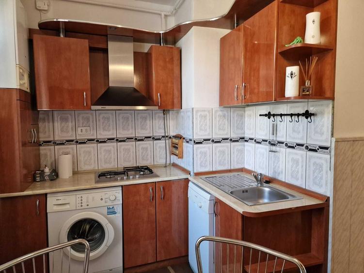 Apartament cu 2 camere decomandat în Petros