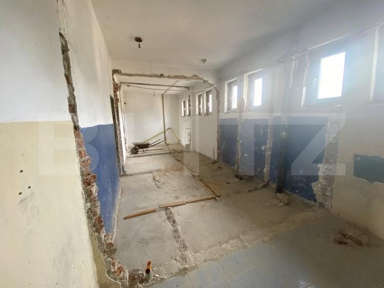 Spațiu comercial, de 488 mp, în Jibou