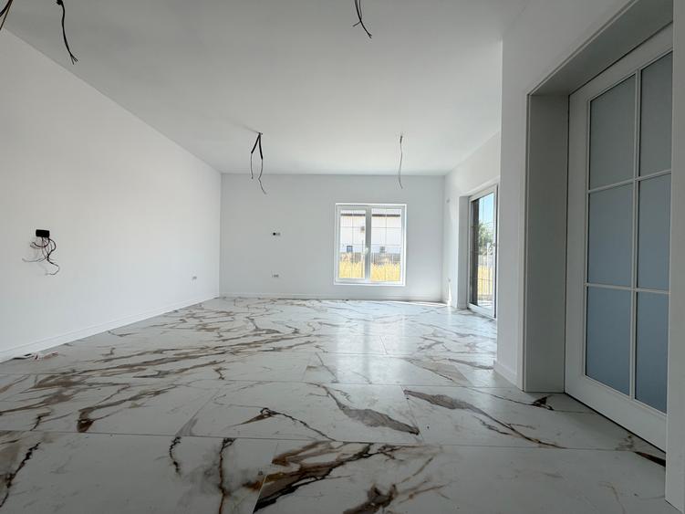 Duplex cu 5 camere cu Canalizare în Moșnița Nouă