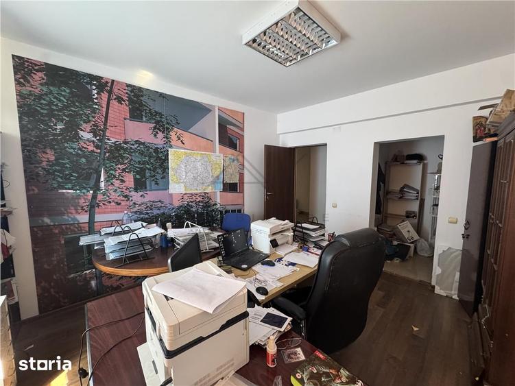 Apartament cu 4 camere decomandat în Est