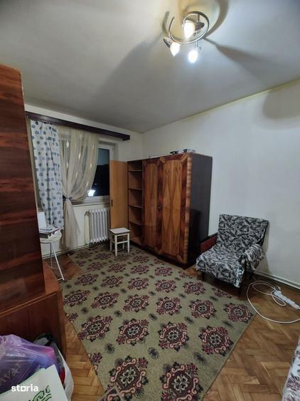 Apartament cu 3 camere decomandat în Progresul