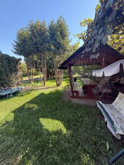 Casă individuală cu 4 camere cu Canalizare în Est
