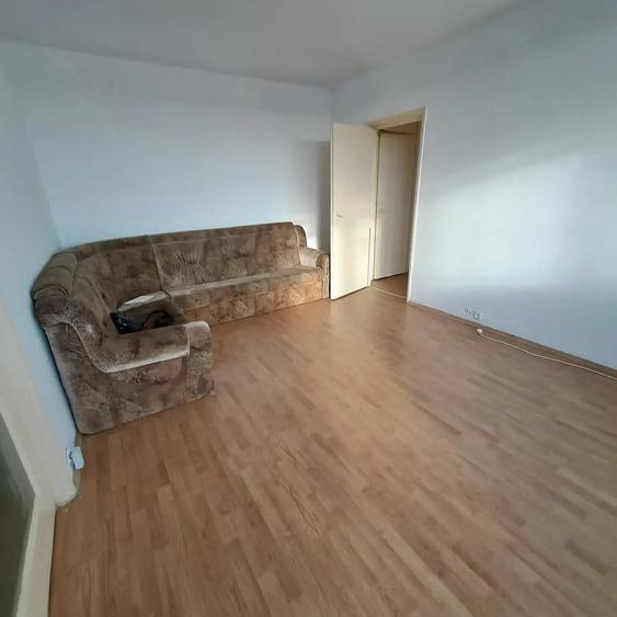 Apartament cu 2 camere semidecomandat în Grivița