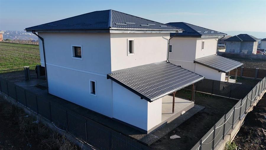 Casă individuală cu 4 camere cu Canalizare în Valea Lupului