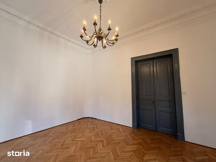 Apartament cu 5 camere semidecomandat în Cișmigiu