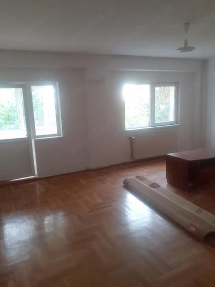 Apartament cu 4 camere decomandat în Ultracentral