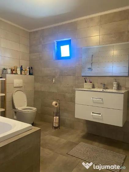 Casă cu 4 camere cu Teren 1200 Mp în Țintea