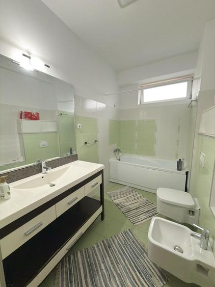 Apartament cu 3 camere decomandat în Girocului