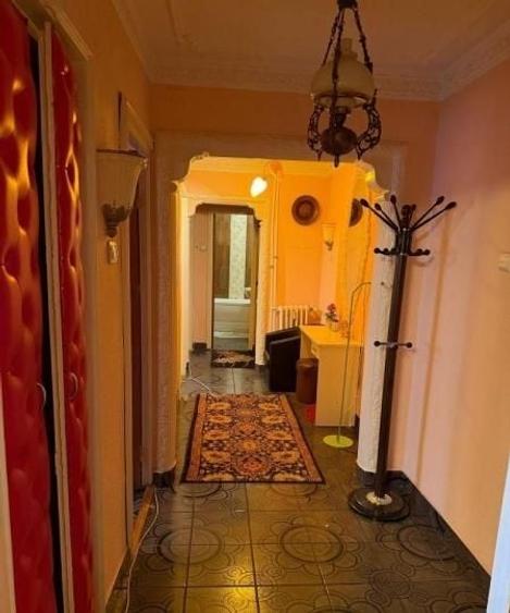 Apartament cu 3 camere decomandat în Km 4-5