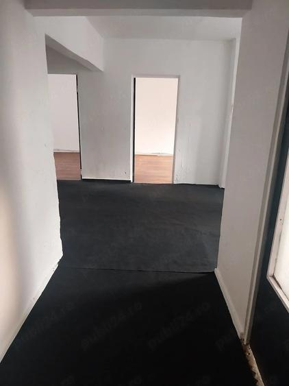 Apartament cu 4 camere decomandat în Exterior Vest
