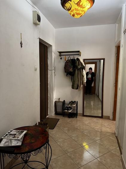 Garsonieră decomandată, mobilată în Basarab