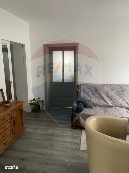 Casă cu 5 camere cu Teren 343 Mp în Central