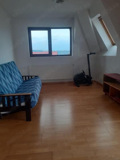 Apartament cu 3 camere decomandat în Europa