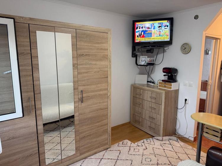 Garsonieră decomandată în Lipovei