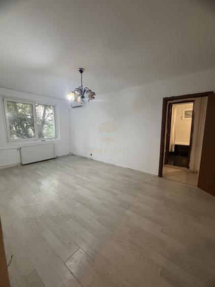 Apartament cu 3 camere semidecomandat în Titan