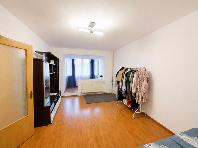 Apartament cu 2 camere decomandat în Titan
