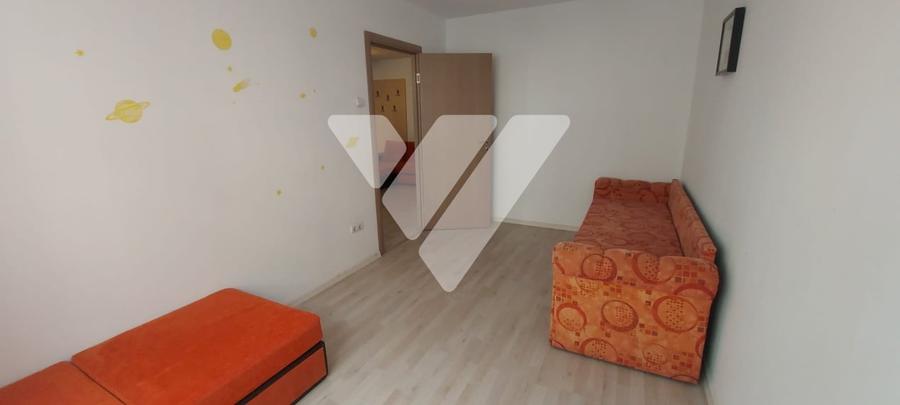 Apartament cu 3 camere semidecomandat, mobilat în Hipodrom 3