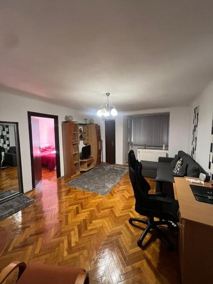 Apartament cu 2 camere semidecomandat, mobilat în Complex Studențesc