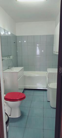 Apartament cu 3 camere decomandat în Moșilor