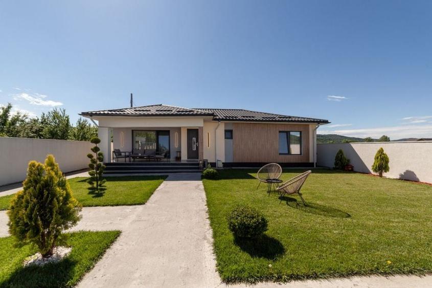Casă cu 4 camere cu Teren 500 Mp în Central
