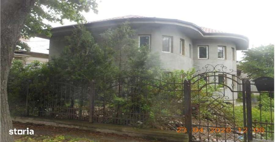 Casă cu 4 camere cu Teren 1344 Mp în Central