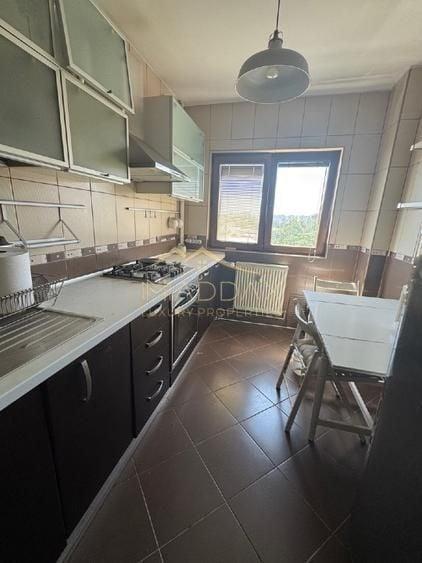 Apartament cu 3 camere semidecomandat, mobilat în 13 Septembrie