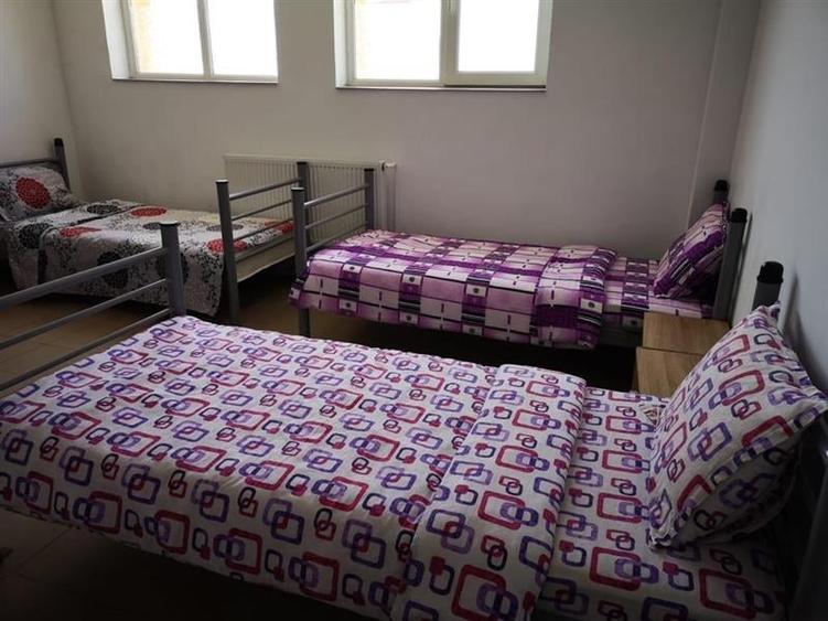 Casă individuală cu 12 camere cu Canalizare în C5