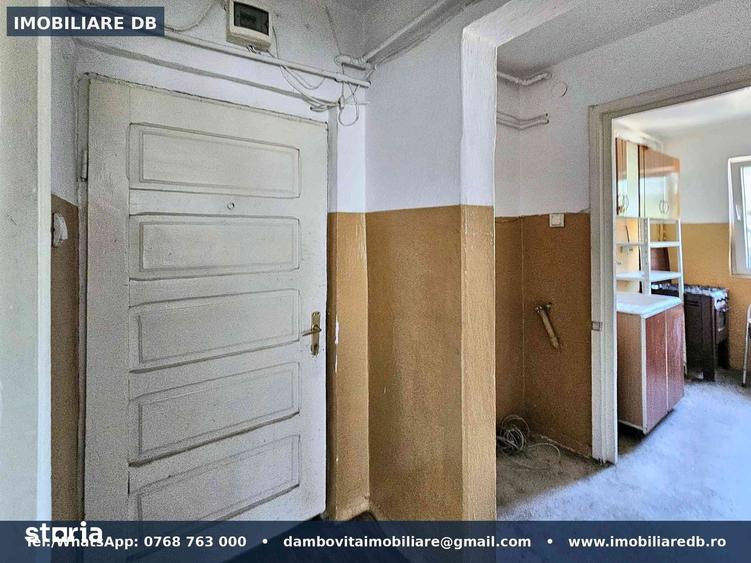 Apartament cu 3 camere semidecomandat în Micro 9