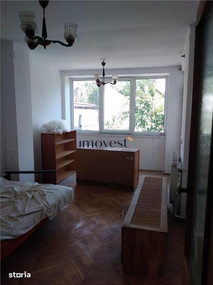 Casă cu 6 camere cu Teren 600 Mp în Păulești