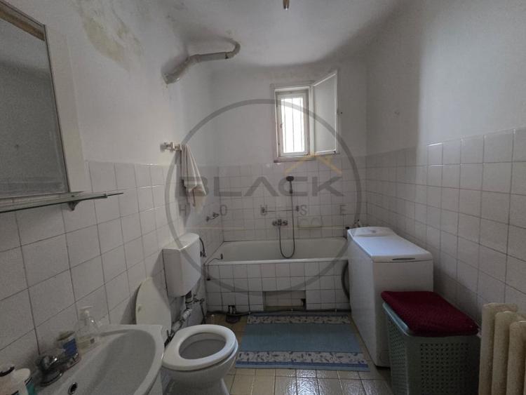 Casă individuală cu 6 camere cu Canalizare în Între Lacuri