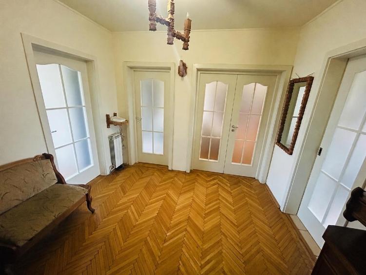 Apartament cu 3 camere decomandat, mobilat în Ultracentral