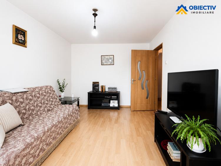 Apartament cu 4 camere semidecomandat în Dărmănești