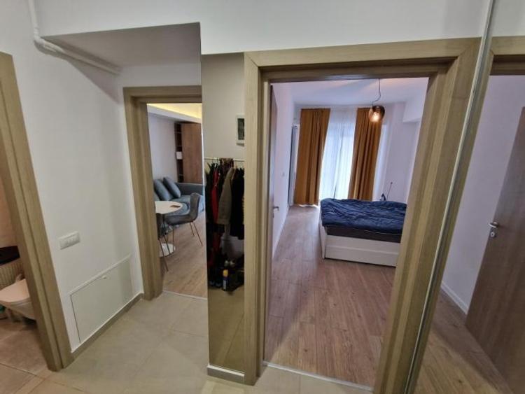 Apartament cu 2 camere semidecomandat, mobilat în Splaiul Independenței