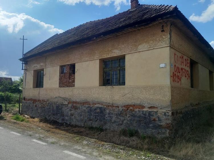 Casă cu 3 camere în Tauț