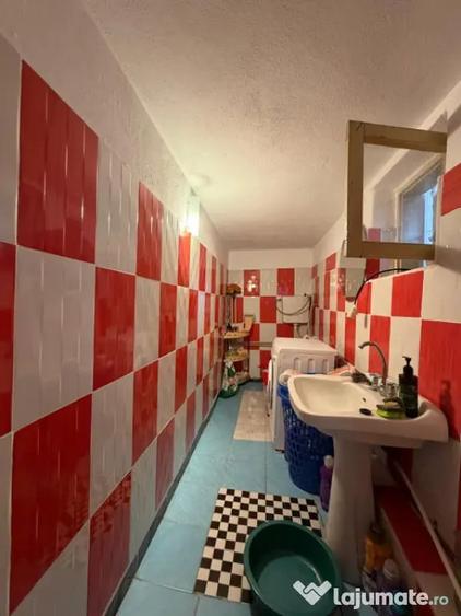 Casă cu 5 camere cu Teren 130 Mp în Lascăr Catargiu