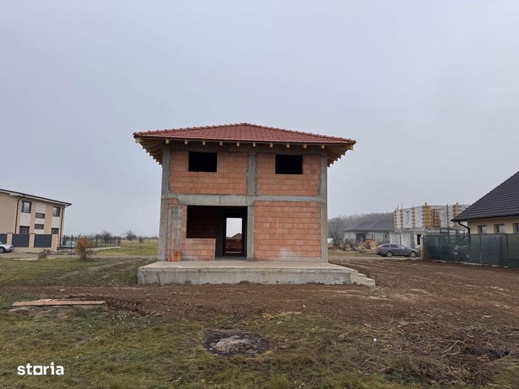 Casă cu 4 camere cu Teren 500 Mp în Central