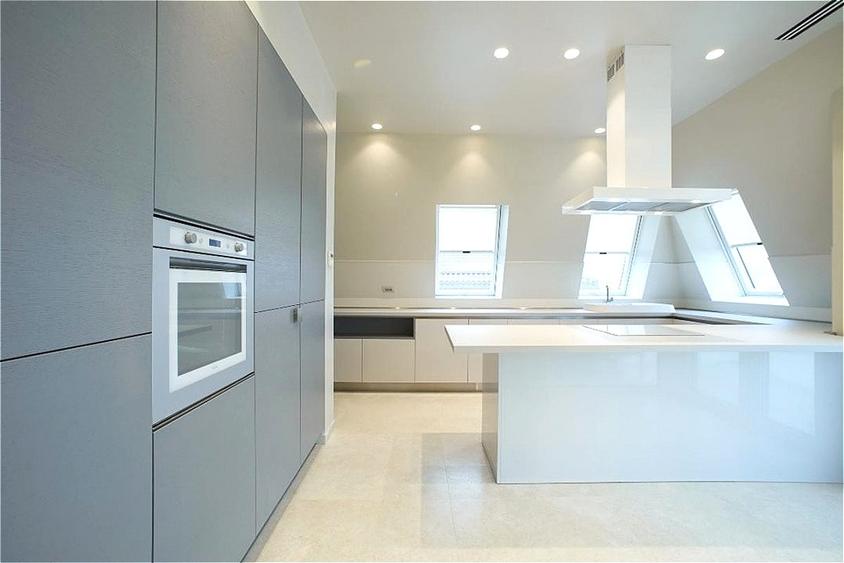 Apartament cu 5 camere decomandat, mobilat în Iancu Nicolae