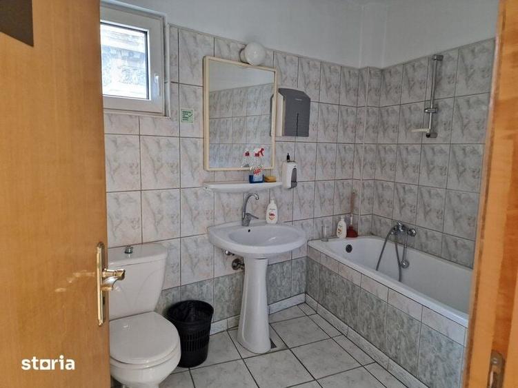 Casă cu 10 camere cu Teren 706 Mp în Unirii