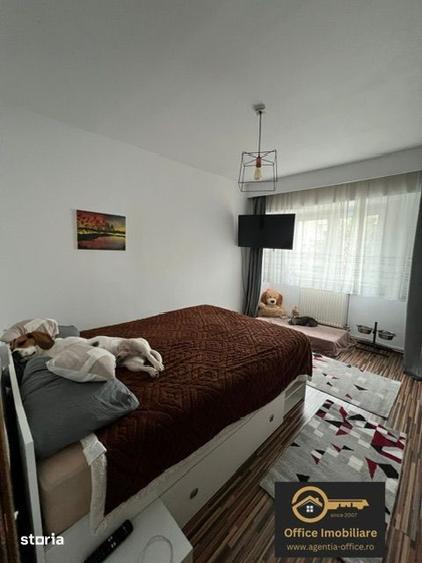 Apartament cu 4 camere decomandat în Republicii