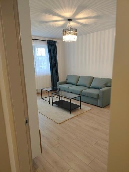 Apartament cu 3 camere decomandat, mobilat în Titan