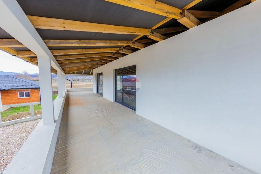 Casă individuală cu 6 camere cu Teren 577 Mp în Săcălășeni