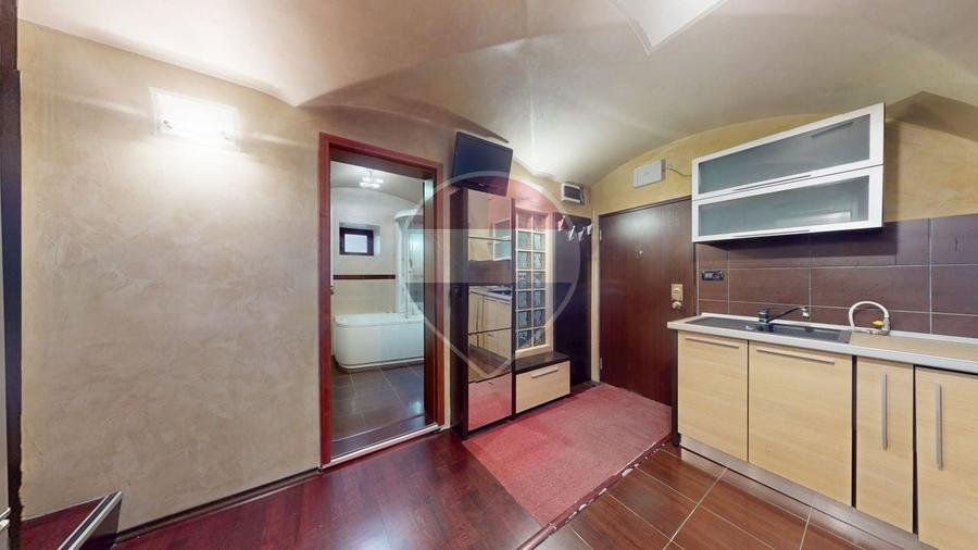 Apartament cu 2 camere semidecomandat, mobilat în Centrul Istoric
