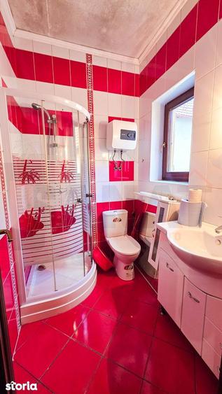 Casă cu 10 camere cu Teren 443 Mp în Poiana Sibiului