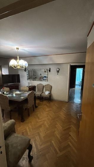 Apartament cu 4 camere semidecomandat, mobilat în Banu Manta
