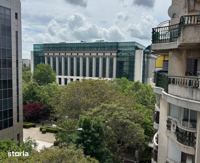 Apartament cu 5 camere în Centrul Civic