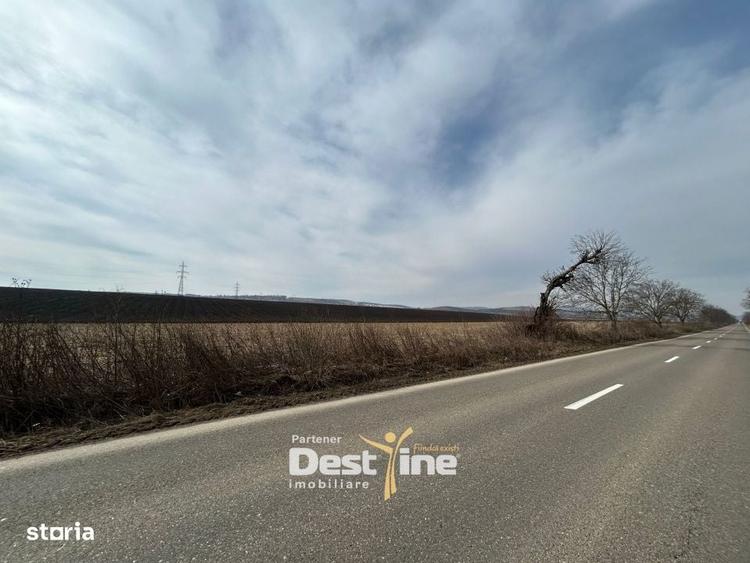 Teren de 1300 mp, în Girov