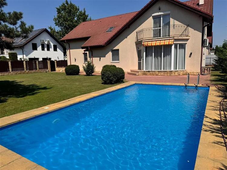 Casă individuală cu 6 camere cu Piscina în Iancu Nicolae