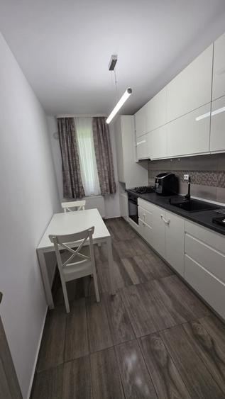 Apartament cu 2 camere decomandat în Runcu